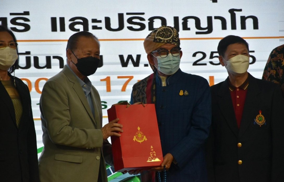 จุฬาราชมนตรีเยือนมหาวิทยาลัยเกริก ร่วมพิธีมอบทุนการศึกษา