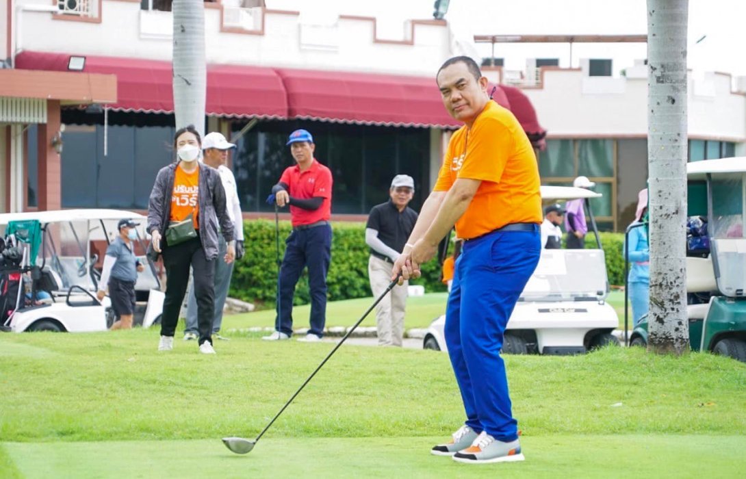 ผู้สมัครนายกสภาทนายความจัดกอล์ฟ