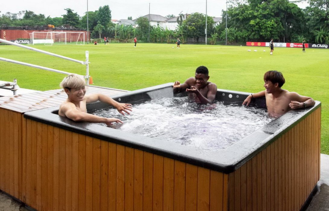 โปลิศเทโร ปลื้ม“สระอควา ทัช” ช่วยฟื้นฟูร่างกายนักฟุตบอล