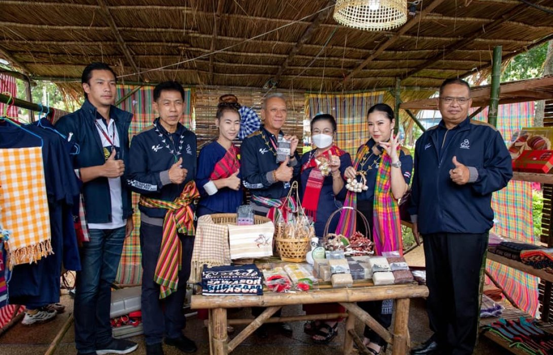 สีสันวันเปิดฉากโมโตจีพีไทยแลนด์ !! ก.ท่องเที่ยวและกีฬาประเดิมเปิดหมู่บ้านนกกระเรียนพันธุ์ไทย