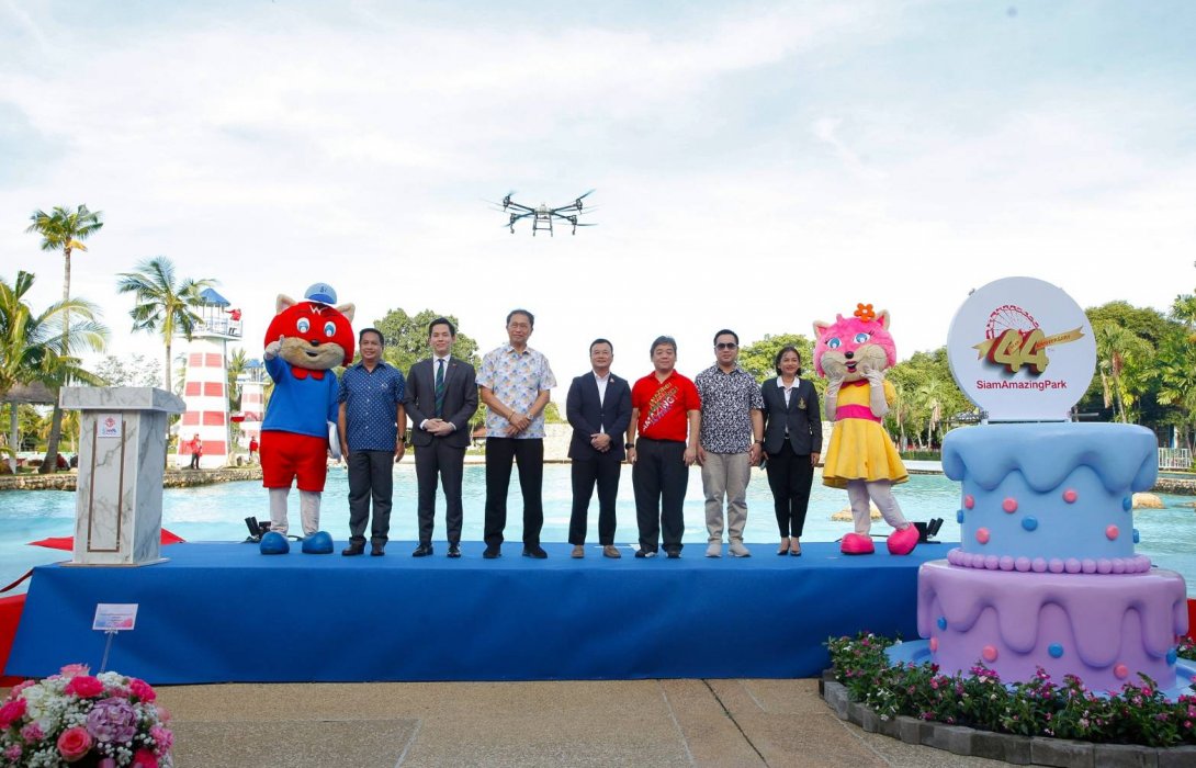 “สรวงศ์” รมว.ท่องเที่ยวฯ ร่วมฉลอง 44 ปี สยามอะเมซิ่งพาร์ค เที่ยวปลายปีโปรเด็ด จองออนไลน์ลดเกือบ 80% ส่งเสริมการท่องเที่ยวในประเทศตามนโยบายของรัฐบาล