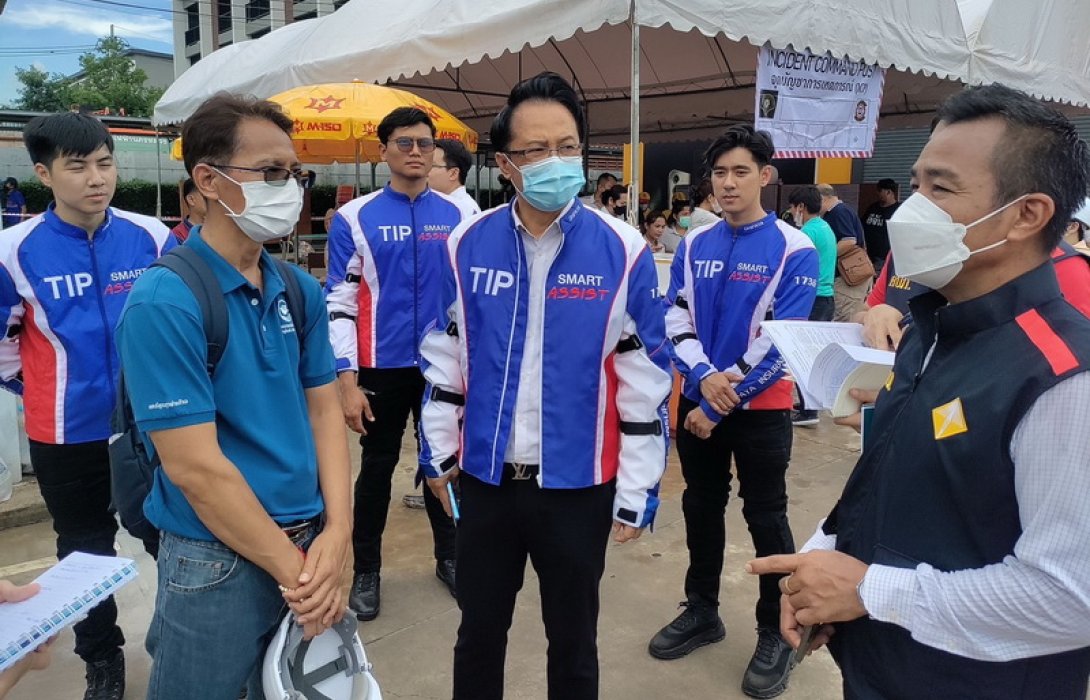 ทิพยประกันภัย นำทีมงานเข้าเยี่ยมอาการผู้บาดเจ็บจากเหตุการณ์สะพานข้ามแยกย่านลาดกระบังถล่ม