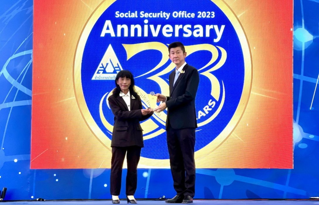 ฟอลคอนประกันภัย เข้ารับรางวัลสถานประกอบการต้นแบบ ประจำปี 2566 ตอกย้ำการเป็นองค์กรที่ให้ความสำคัญในการส่งเสริมคุณภาพชีวิตพนักงานและสวัสดิการแรงงานอย่างยั่งยืน