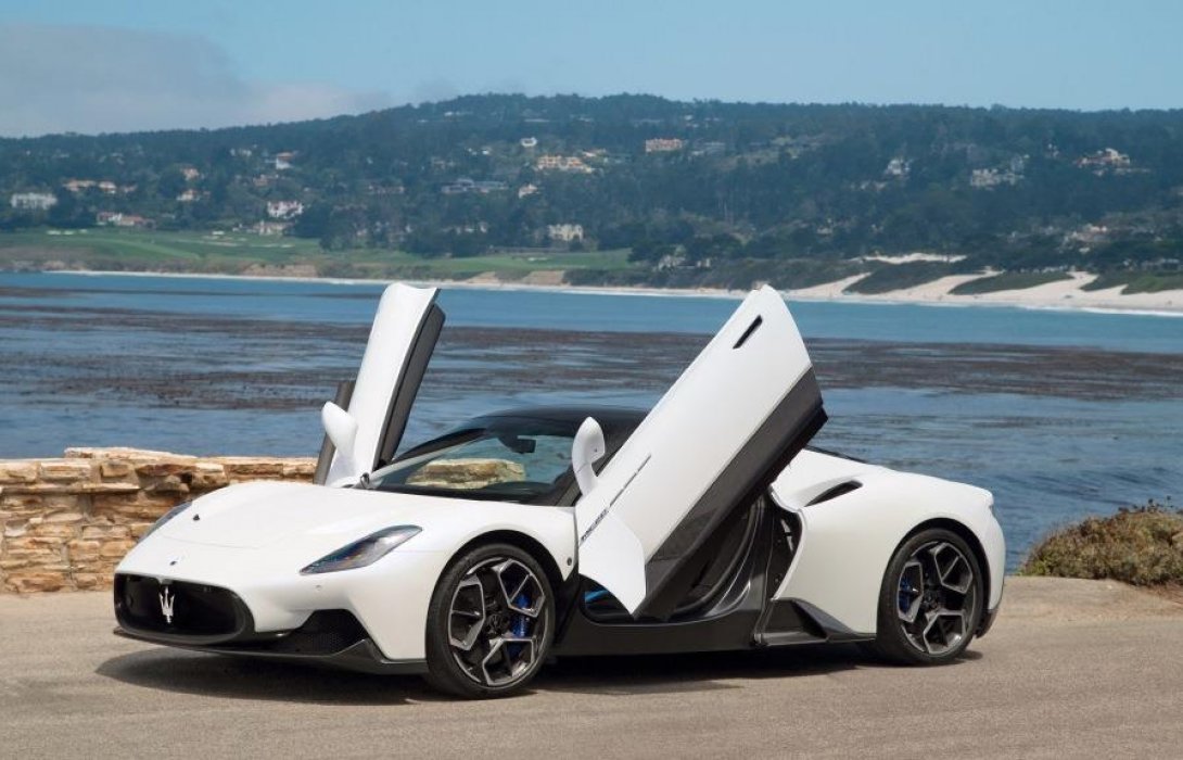 Maserati MC20 เฉิดฉายบนพื้นหญ้าที่ Pebble Beach ต้อนรับการกลับมาของงาน Monterey Car Week