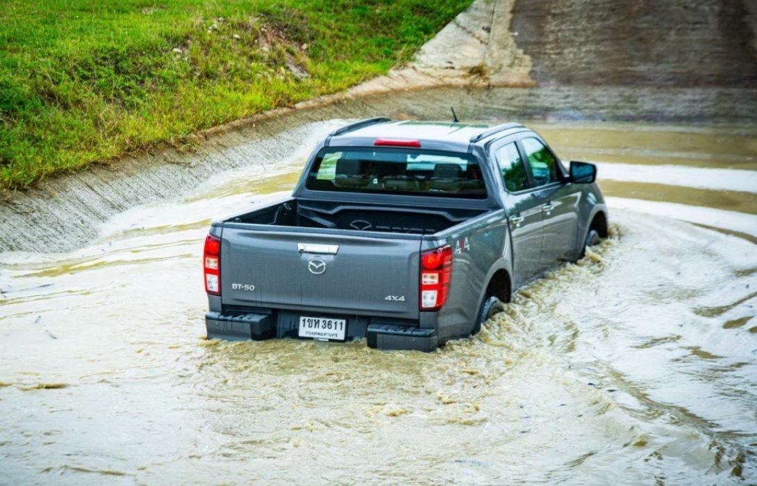 มาสด้าห่วงใยลูกค้าที่รถยนต์เสียหายจากภัยน้ำท่วม ลดค่าอะไหล่ 50% ลดค่าแรง 10% ตลอดเดือนตุลาคม