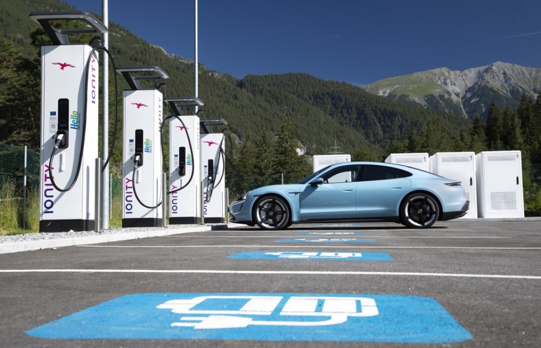 ปอร์เช่ และกลุ่มผู้ถือหุ้น ทุ่มงบประมาณการลงทุนกว่า 700 ล้านยูโร ภายในปี 2025