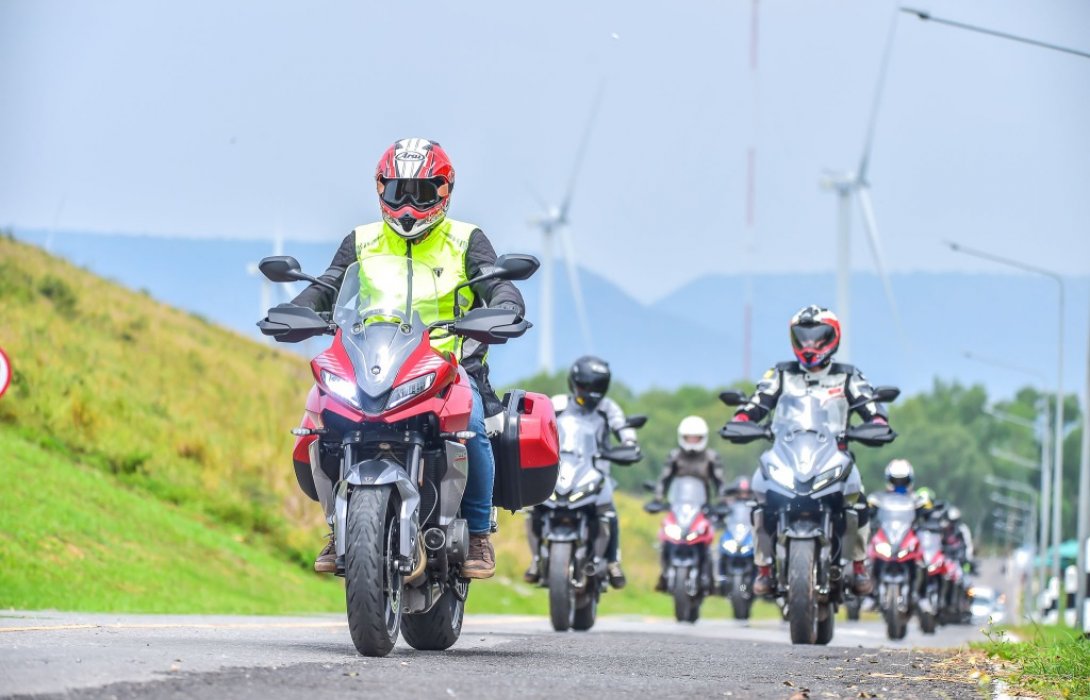 “ไทรอัมพ์ มอเตอร์ไซเคิลส์” พาไรเดอร์ออกโลดแล่นแบบไร้ขีดจำกัด 