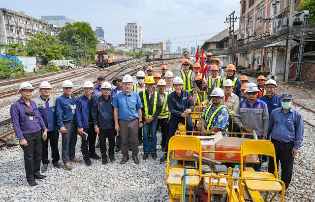 ผู้ว่าการรถไฟฯ ลงพื้นที่ตรวจเยี่ยมการปรับปรุงภูมิทัศน์พื้นที่ริมทางรถไฟ ระหว่างสถานีกรุงเทพ–ที่หยุดรถราชปรารภ เพื่อเพิ่มประสิทธิภาพการบริหารจัดการพื้นที่ 