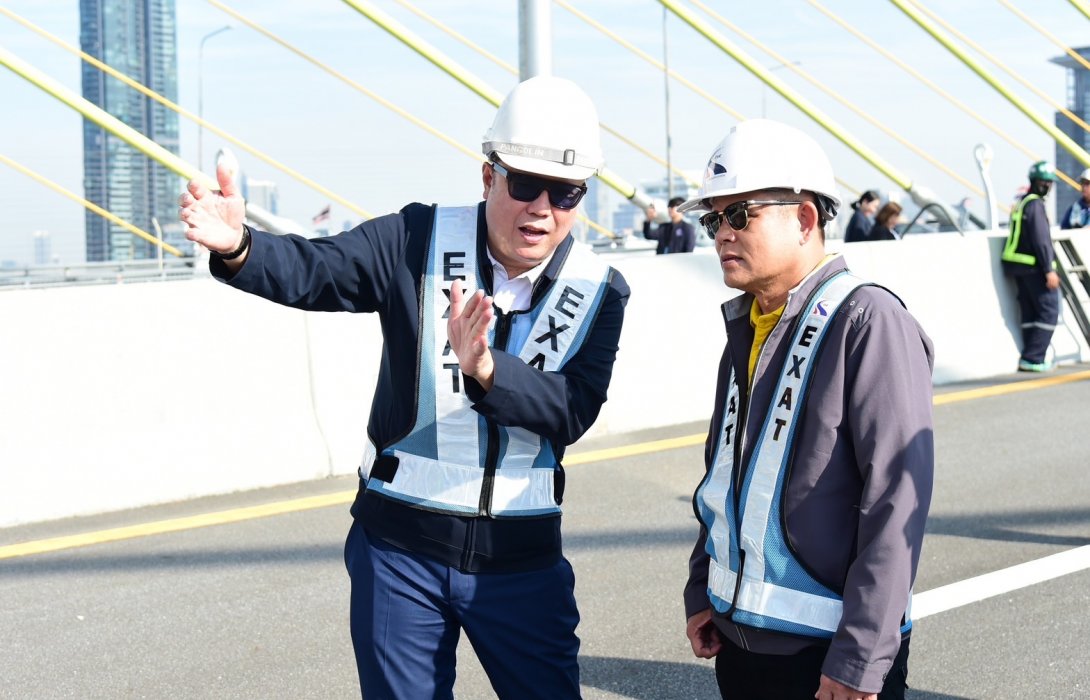 รองปลัดกระทรวงคมนาคม ลงพื้นที่ตรวจเยี่ยมความคืบหน้าการติดตั้งป้ายชื่อสะพานทศมราชัน และตราสัญลักษณ์งานเฉลิมพระเกียรติพระบาทสมเด็จพระเจ้าอยู่หัว