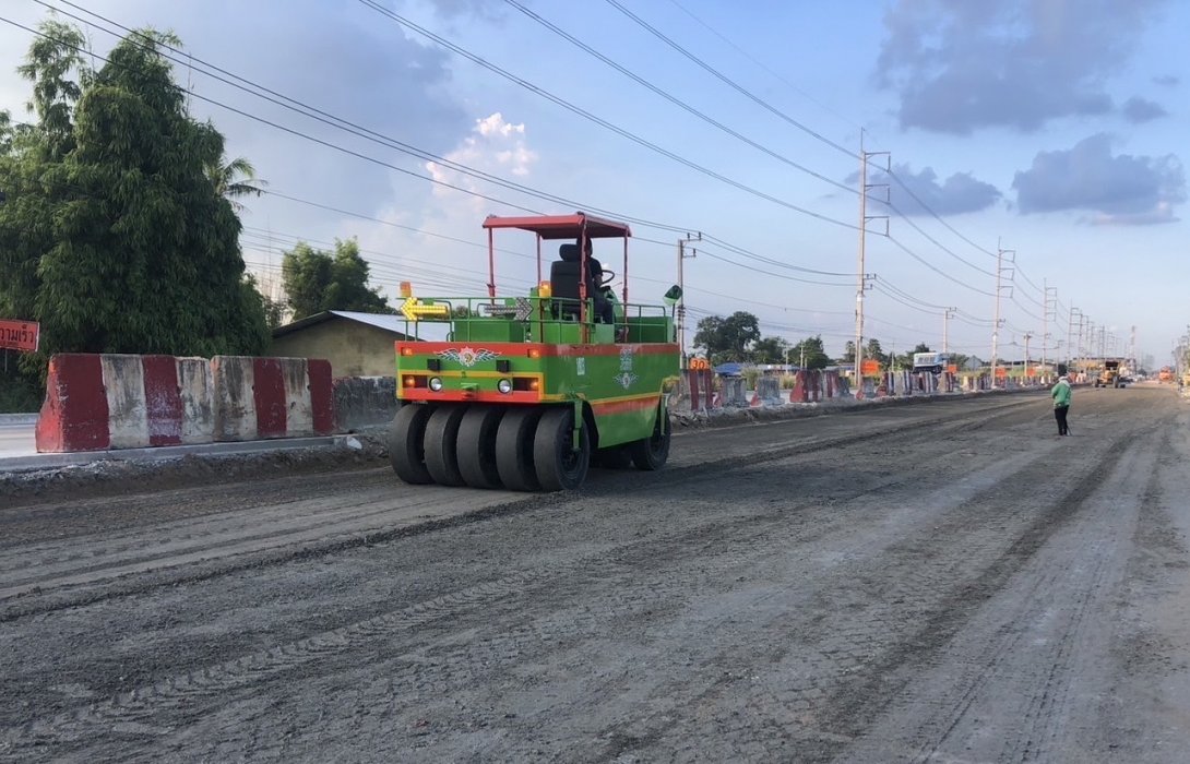 กรมทางหลวงชนบท ก่อสร้างถนนสาย ชบ.3023 จ.ชลบุรี คืบหน้า 34 %