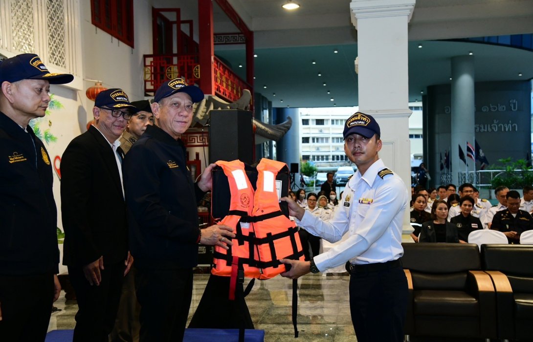 “พิพัฒน์” เดินหน้ายกระดับความปลอดภัยทางน้ำทั่วประเทศ รับลอยกระทง – กรมเจ้าท่าคุมเข้ม 24 ชม. ระดมกำลังเจ้าหน้าที่กว่า 900 นาย ขับเคลื่อนนโยบาย “ความปลอดภัยเชิงรุก”