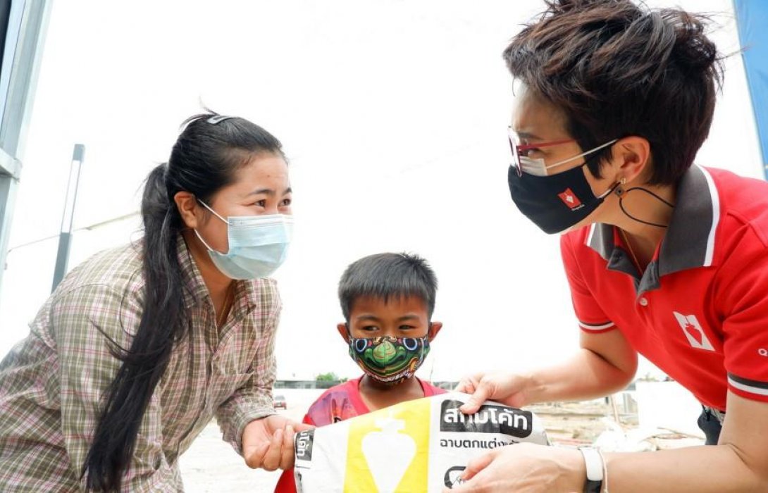 เปิดปฏิบัติการ“ปูนลูกดิ่ง”มอบถุงยังชีพช่วยเหลือคนงานกว่า2,000ชีวิต